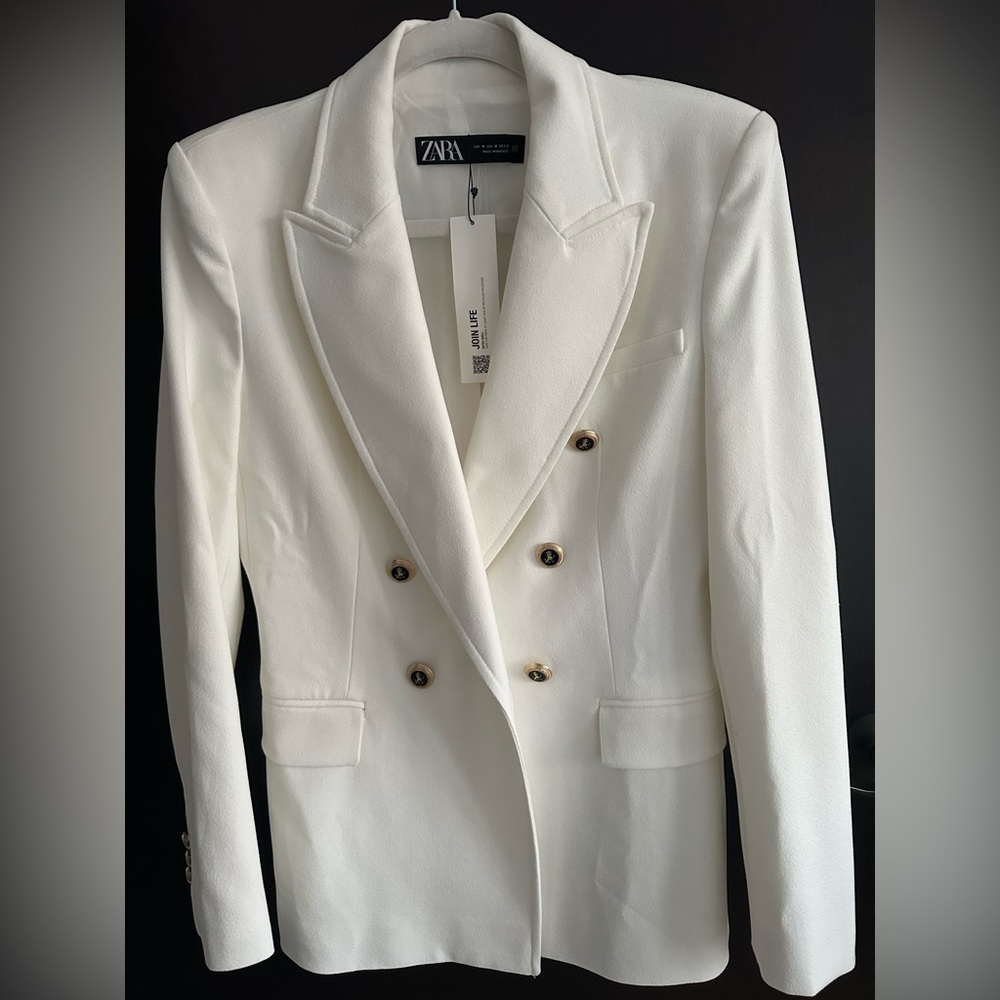 White M Zara blazer with detailed button